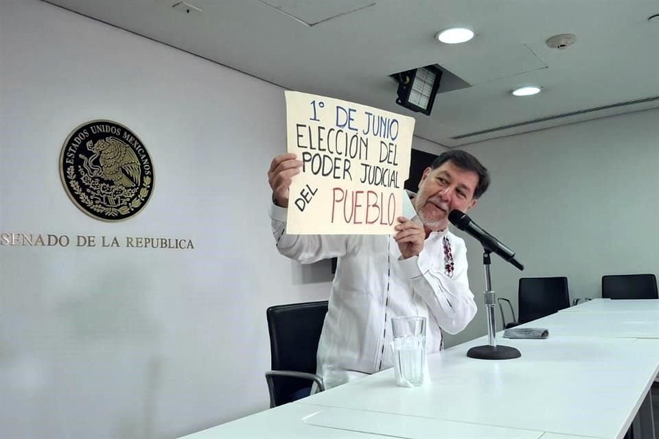 Fernández Noroña en conferencia de prensa en el Senado.
