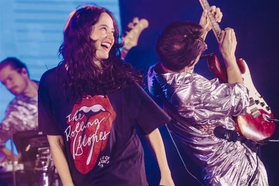 En lo que va de año ya sacó un EP con sus versiones de canciones de la película 'Amarte Duele', estrenó un par de sencillos y el domingo inició una gira por Estados Unidos, que recorre en autobús.