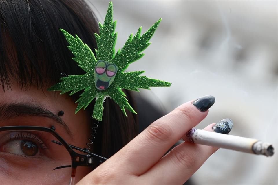 Su hija nació con una enfermedad neurológica. Al buscar alternativas para disminuir sus padecimientos y mejorar su calidad de vida encontraron en el aceite de cannabis una opción. 