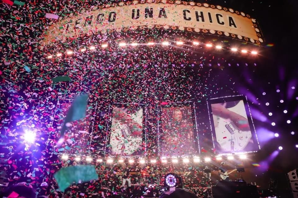 Con cada canción hubo una 'marquesina' en video, al estilo de los viejos cines de los ochenta.
