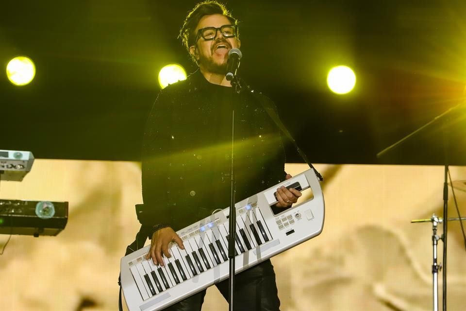 Para lucirse aún mejor, tuvieron invitados de la talla de Aleks Syntek, Ana Torroja, Carlos Rivera y Rubén Albarrán a lo largo de su show, de un par de horas.