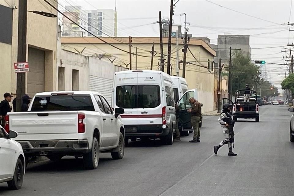 La operación se lleva a cabo en la calle Reforma, entre Zuazua y Zaragoza, en el Centro.