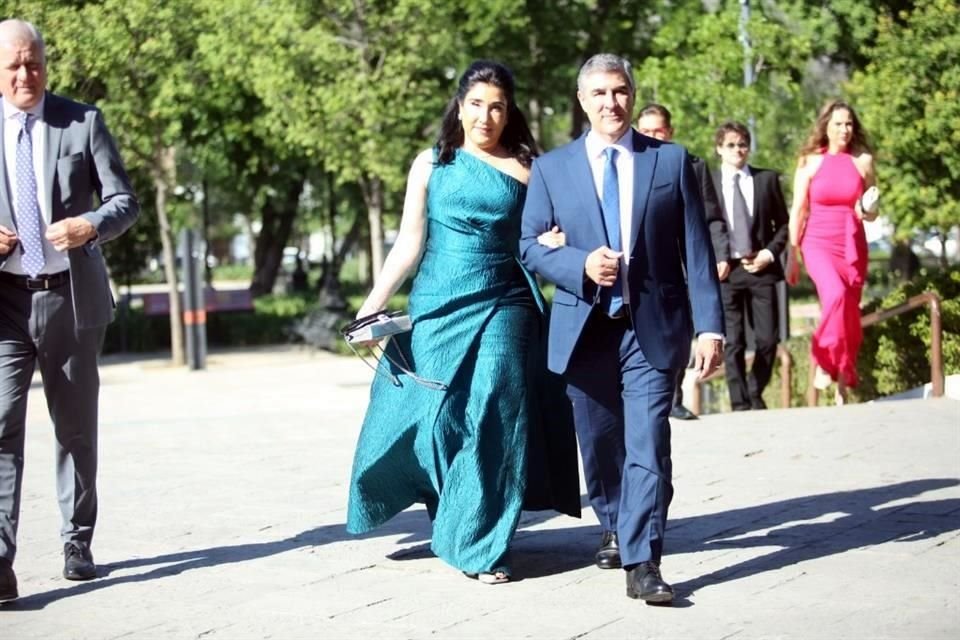 Mecedes Hinojosa y Locadeo Villarreal