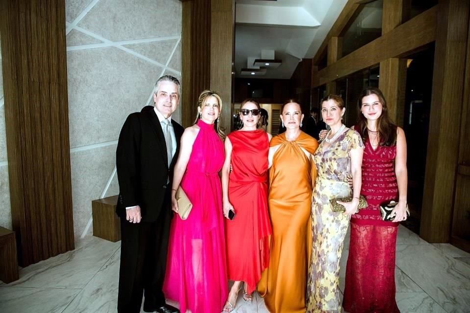 Bernardo Sada, Vanina González, Paulina Garza, Beatriz Jürgensen, Laura Cantú y Mikaela Montemayor 