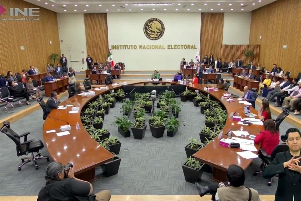 El INE establecerá un acuerdo el jueves respecto a la petición del Congreso de bajar 26 candidaturas al PJ.