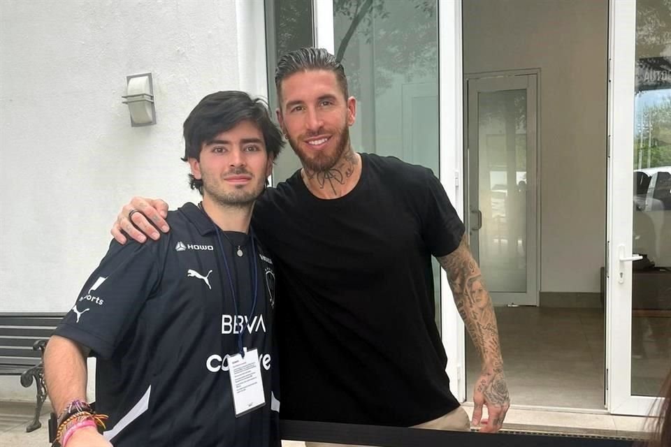 José Andrés Oliva, aficionado ecuatoriano, consiguió la firma de Sergio Ramos.