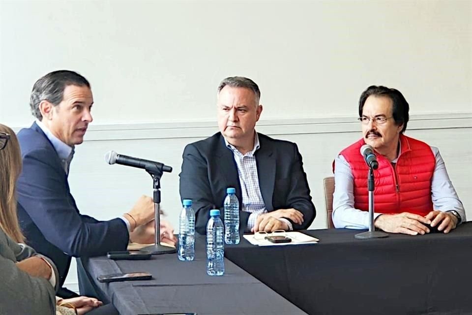 Javier Treviño Garza, Presidente de Canadevi (izquierda).
