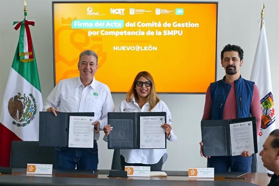 A través de un convenio, la Secretaría de Movilidad estatal se comprometió a regular la certificación de motociclistas y operadores de transporte público y transporte de personal, mediante un Comité de Gestión. 