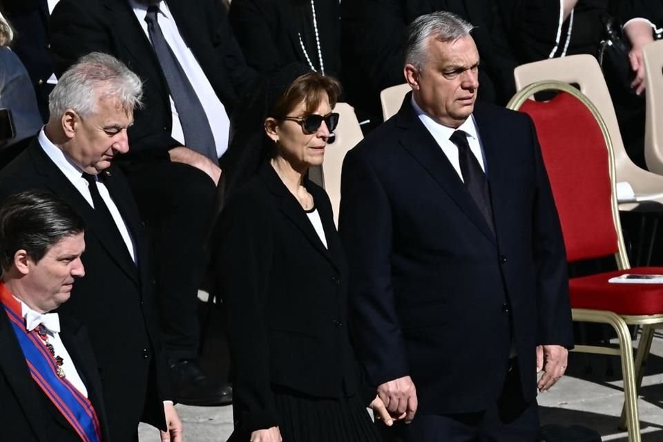 El Primer Ministro de Hungría Viktor Orban y su esposa.