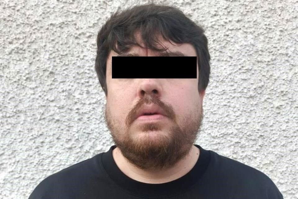 Un delincuente, identificado por autoridades como jefe de plaza de un grupo delictivo que opera en San Pedro, es detenido en Apodaca.