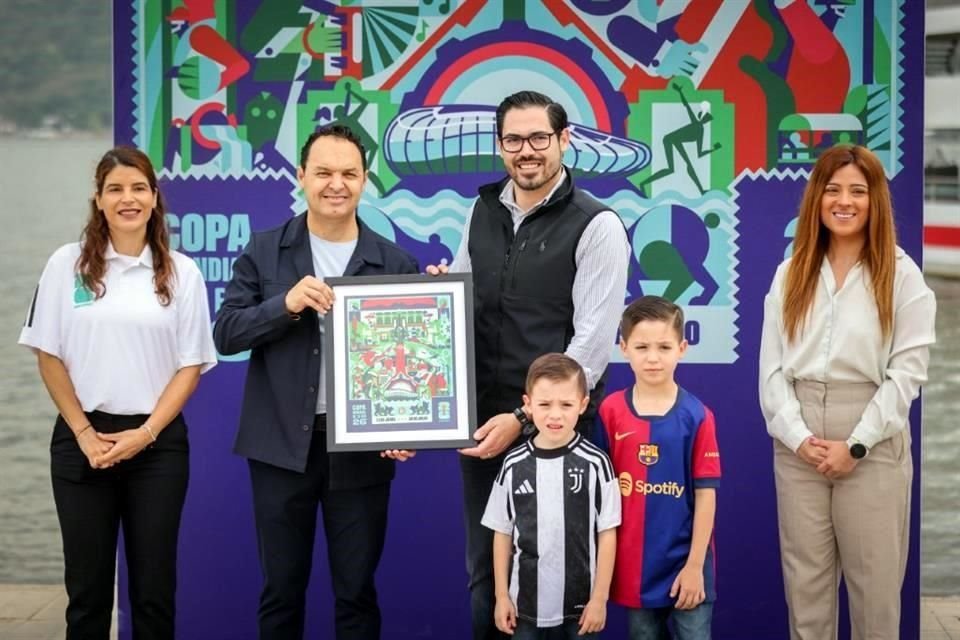 David de la Peña, Alcalde del Municipio, y el Host City Manager FIFA Monterrey, Alejandro Hütt Valenzuela, encabezaron el evento efectuado hoy en el Malecón de la Presa de la Boca.