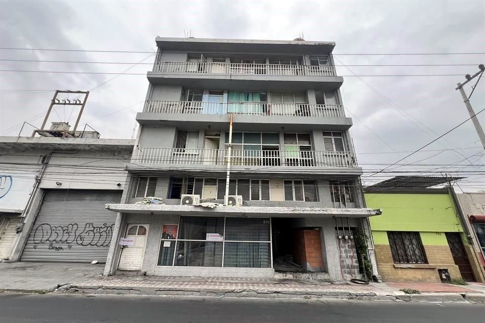 Migración realizó un operativo el jueves pasado en el edificio 'Salones Reforma', y retuvo a 33 migrantes.