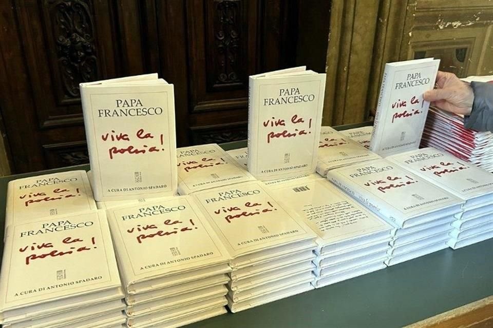 'Viva la poesía' fue el último libro del Papa, presentado apenas el mes pasado.