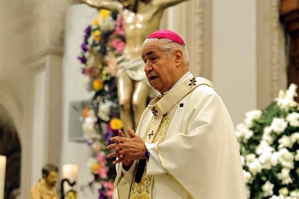 El Arzobispo Rogelio Cabrera presidió la Misa Exequial en la Catedral, por los servicios fúnebres del Papa Francisco.