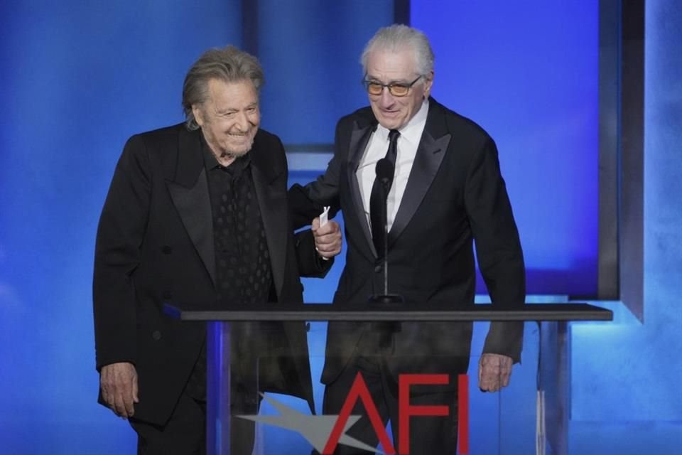 Al Pacino y Robert De Niro agradecieron al cineasta.
