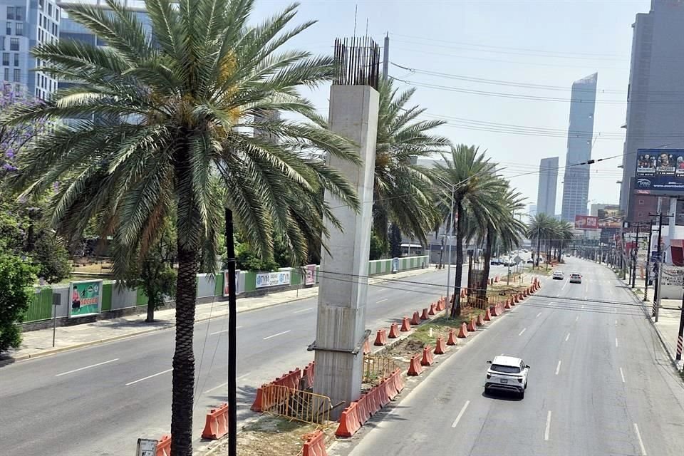  Los trabajos de la Línea 4, en la Avenida San Jerónimo, se encuentran detenidos desde julio del 2024 y las varillas expuestas corren el riesgo de presentar corrosión.