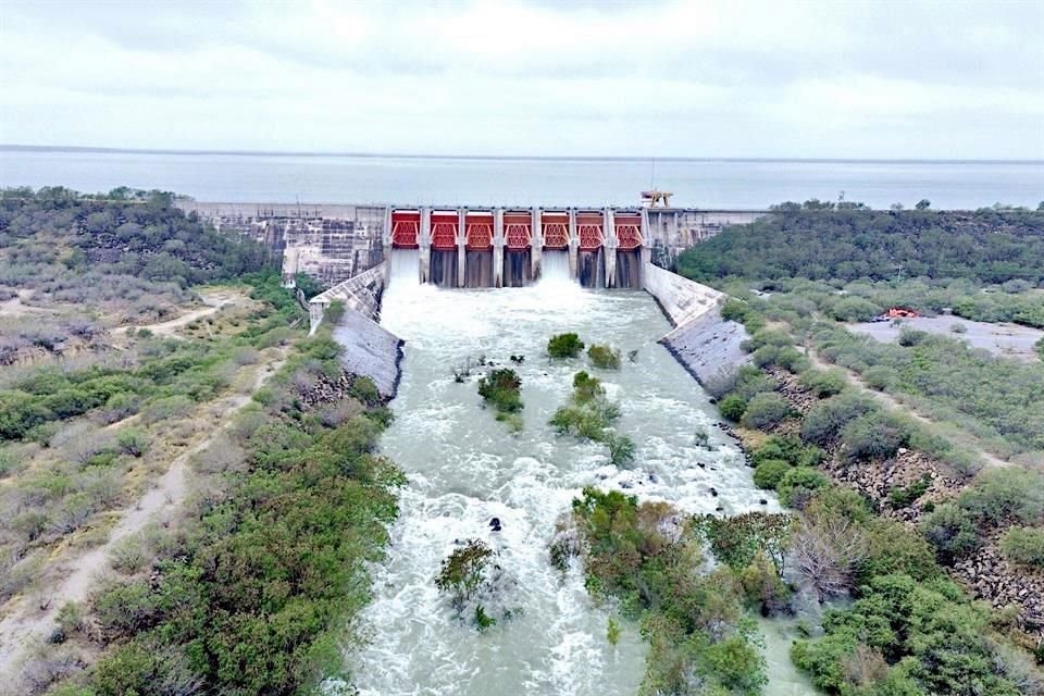 Tras desfogar agua durante siete días, las compuertas de la Presa El Cuchillo fueron cerradas ayer.