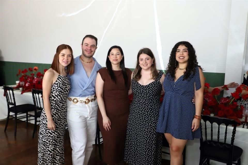 Daniela Cardona, Patricio Báez, Killy Mota, Daniela León y Gabriela Medina