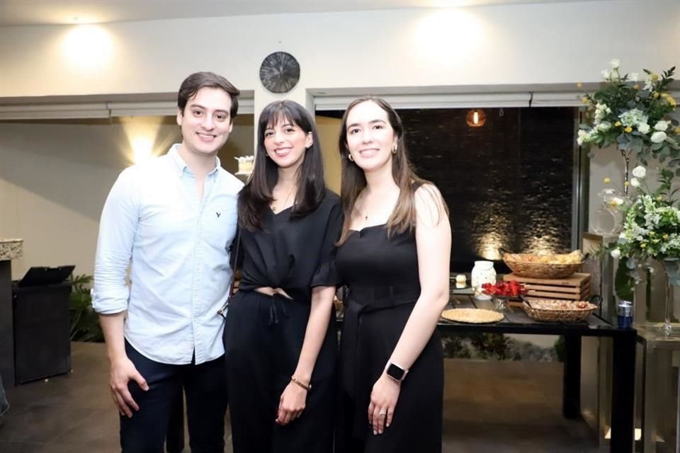 Raúl Solís, Daniela Hernández y Luisa Gómez