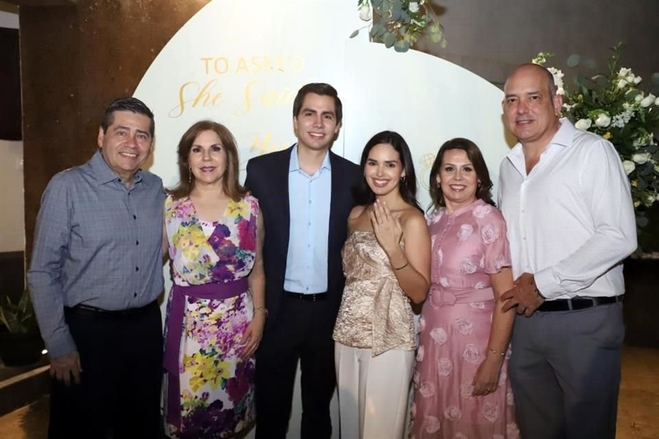 Javier Ortiz, Vilma Ramírez, Javier Ortiz Ramírez, Valeria Cavazos de los Santos, Marisela de los Santos y Fernando Cavazos