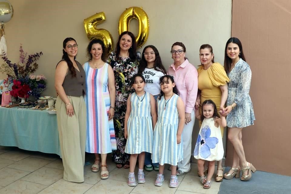 Ana Sofía González, Adriana Hinojosa, Amanda Hinojosa, Ximena Lozano, Elvira González, Diana Luisa Sáenz, Diana Luisa Hinojosa, Bárbara Hinojosa, Ana Carolina Hinojosa y Alessa Quiroga