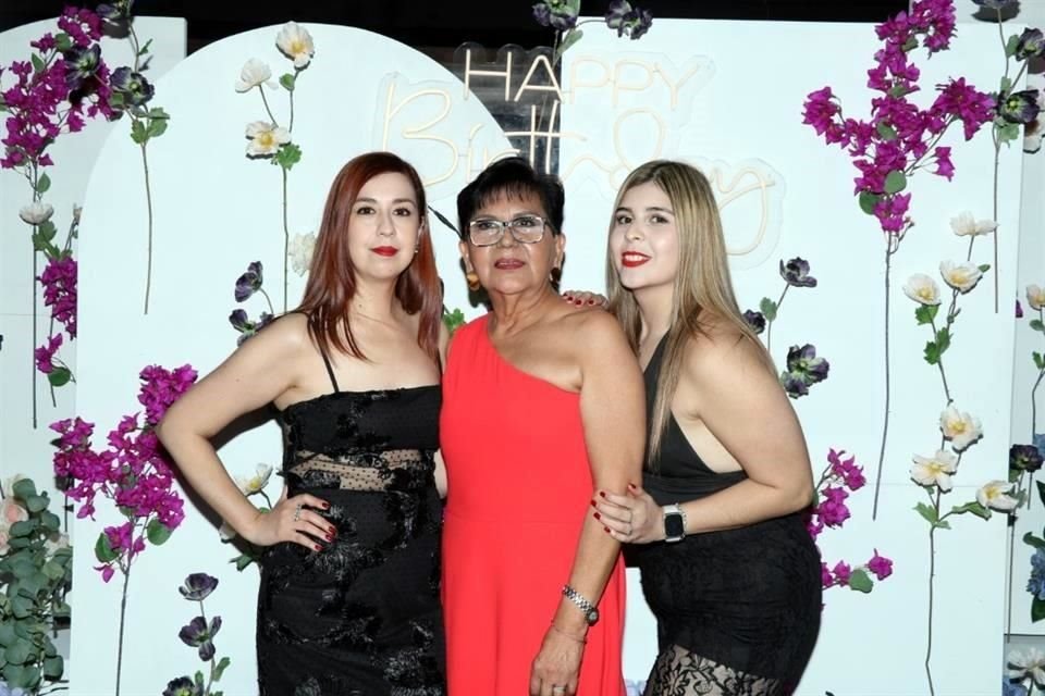 Estephanie Cardoso, Silvia Morelos de Cardoso y Cecilia Cardoso