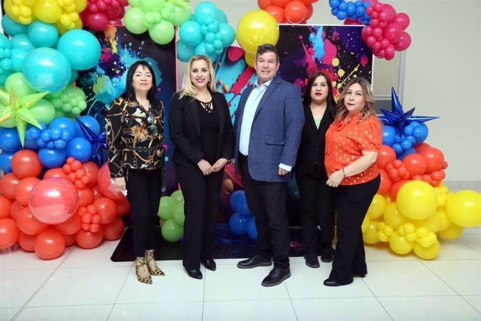 María Elena Vázquez, Jéssica Valles, Ciro Reza Barrientos,  Viridiana Rivera y Claudia Ortiz