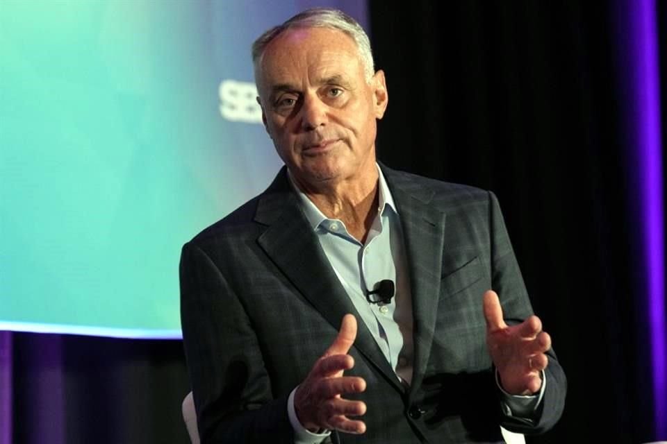 El comisionado Rob Manfred afirmó que discutió con el presidente Donald Trump acerca de Pete Rose.