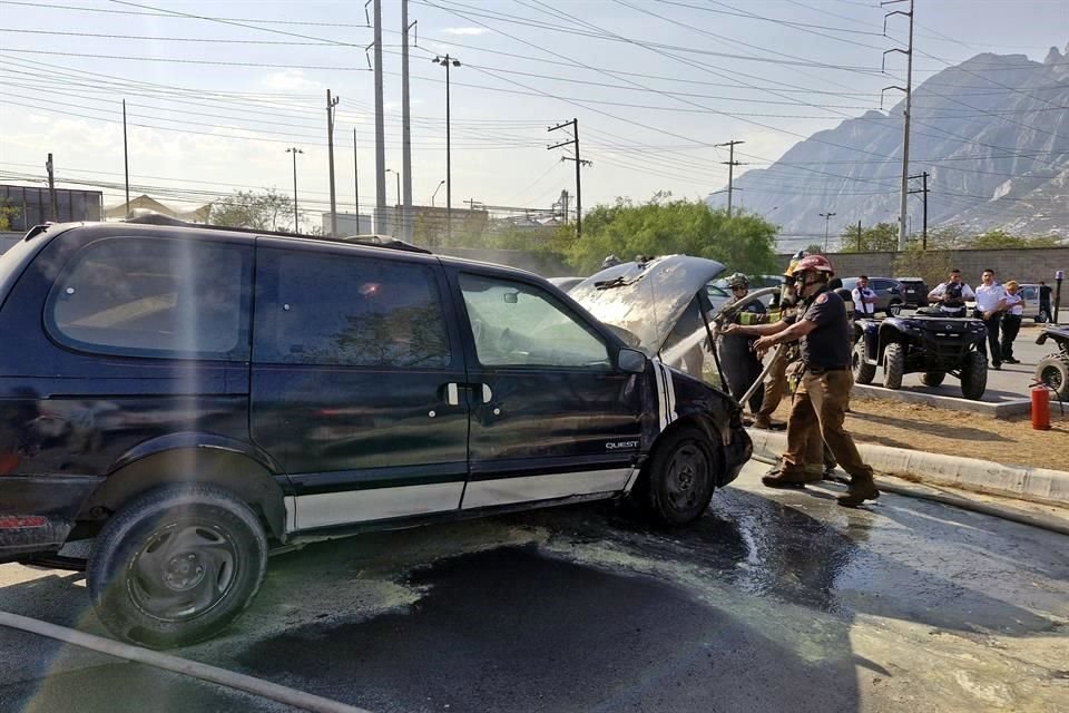 El siniestro fue reportado en un estacionamiento público ubicado en la calle María Cantú, a unos metros del Bulevar Díaz Ordaz.