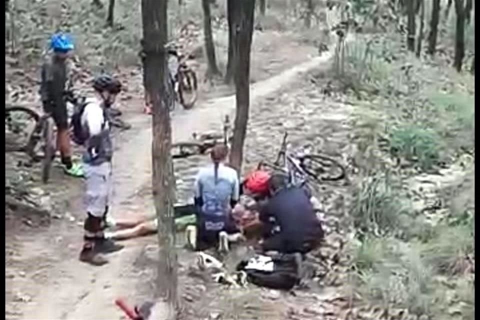 El hombre se golpeó en la nuca contra un árbol y perdió el conocimiento