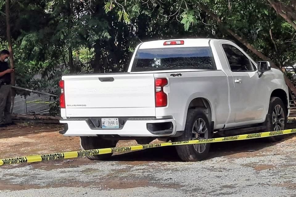 Antes de irse disparó también contra la camioneta de la víctima, con placas de de Tamaulipas, que estaba estacionada afuera del negocio.