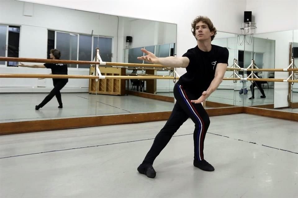 Erick Rodríguez fue parte de la Compañía Nacional de Danza durante 20 años; alcanzó el lugar de primer bailarín.