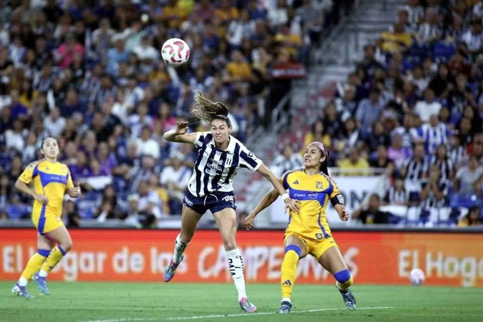 Burkenroad no pudo anotar gol.