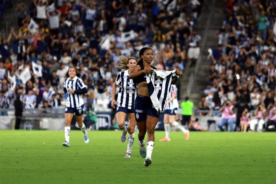 Jermaine Seoposenwe entró como relevo y anotó el gol del pase a Semifinales.