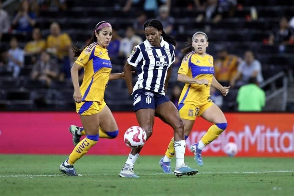 Al minuto 90+2', Seoposenwe  recibió un pase de Alice Soto.