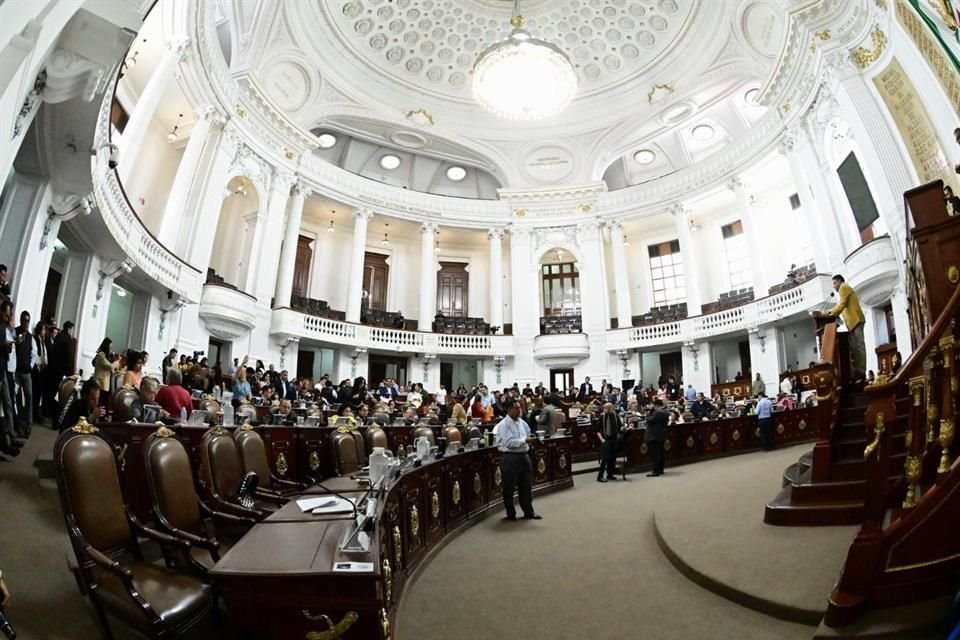Congreso propone a cercanos de Godoy para fiscalías anticorrupción y electorales.