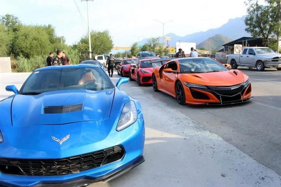 Los automovilistas fueron frenados en un filtro instalado por la Secretaría de Seguridad Púbica y Vialidad de Santiago y Fuerza Civil.