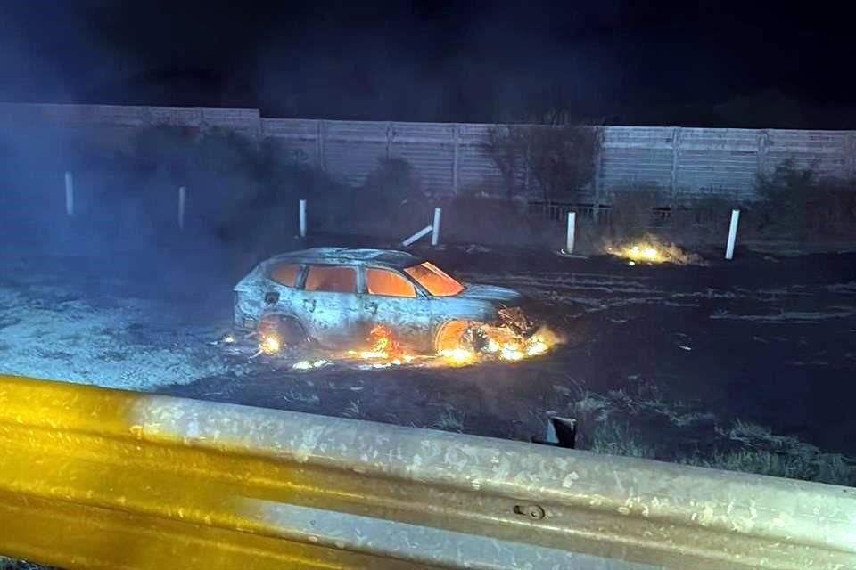 La camioneta fue hallada en el kilómetro 36 de la Autopista a Reynosa, en Cadereyta.