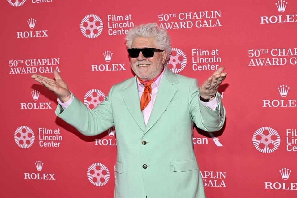 Pedro Almodóvar arremetió contra Donald Trump al llamarlo 'el mayor error de nuestro tiempo' durante su premiación en Nueva York.