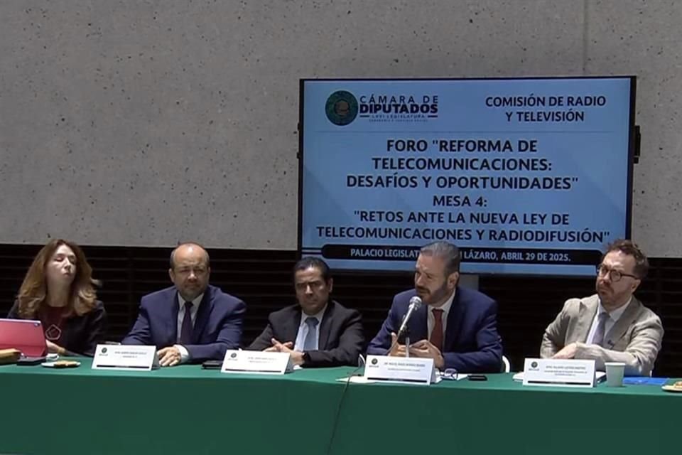 Los comisionados pidieron a legisladores proteger los derechos de los trabajadores del IFT.