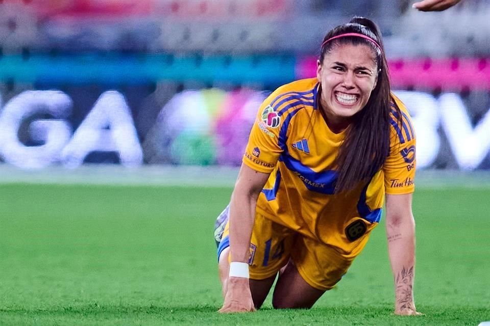 Lizbeth Ovalle salió lesionada del Clásico del lunes.