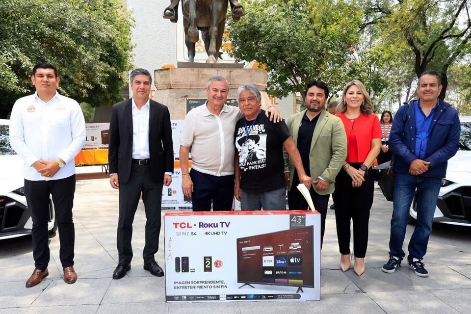 Los premios fueron dos camionetas RAM 1200 modelo 2025, dos automóviles Attitude 2025 además de 40 pantallas de televisión.