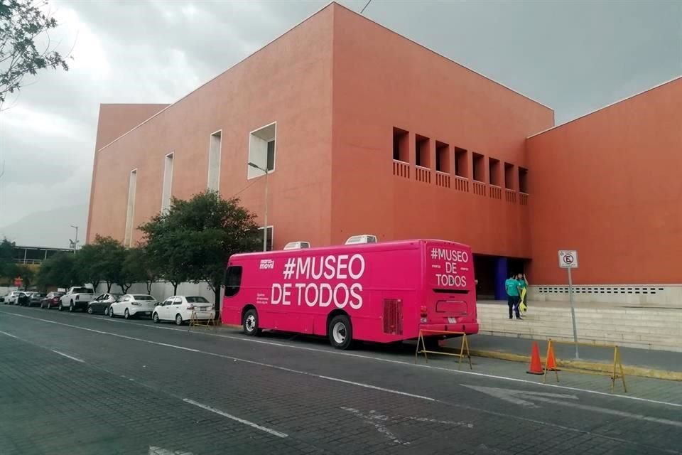 El MARCOmóvil estará estacionado afuera del recinto para las familias lo visiten.