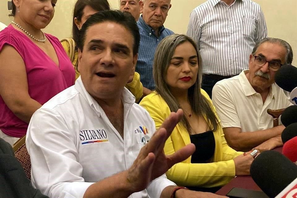 Silvano Aureoles, ex Gobernador de Michoacán, cuenta con un amparo que evita su detención.