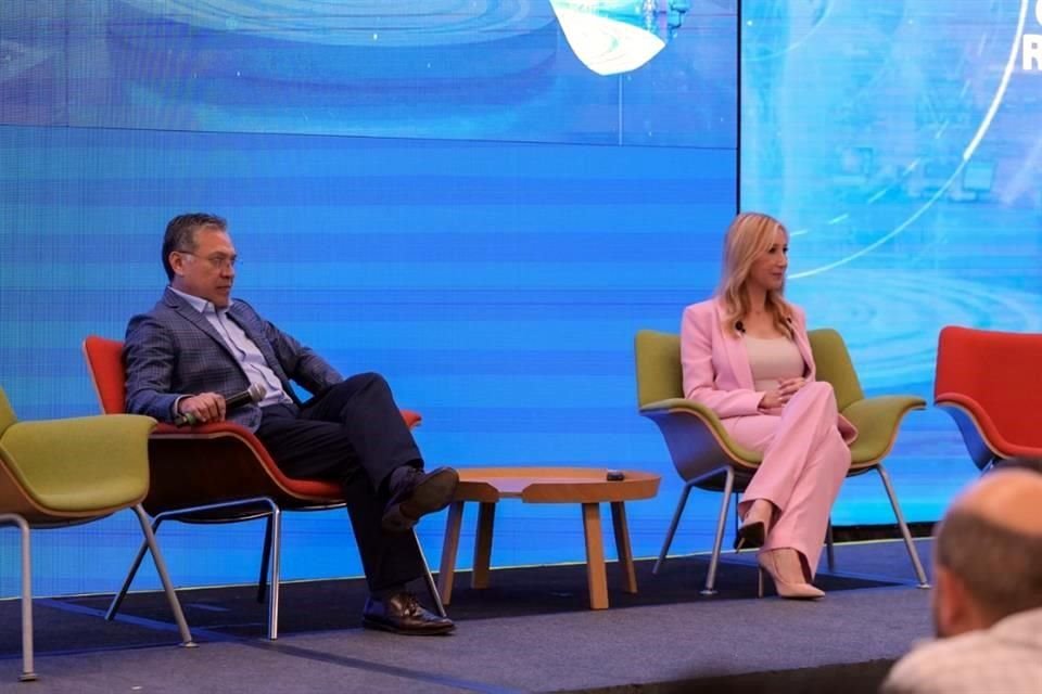 Marco Rito Palomares, director del Institute for Obesity Research, y Alma Rosa Marroquín, titular de Salud estatal, participaron en el congresode investigación sobre obesidad, en el Tec.