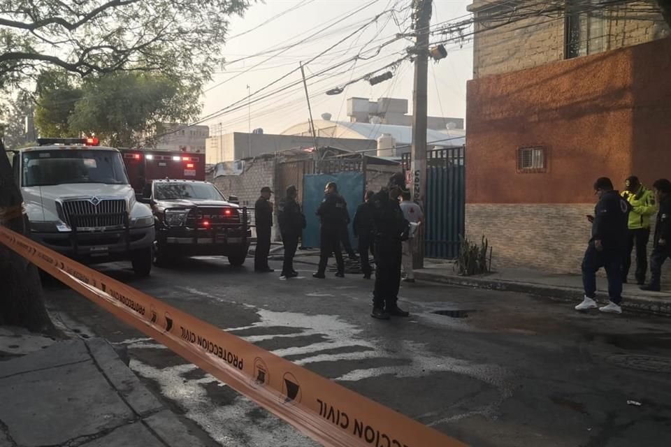 El fuego inició en un predio donde vivía la víctima con otras familias.