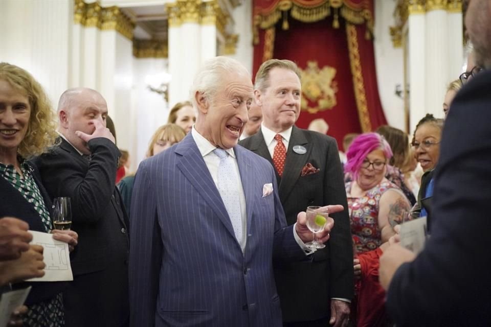 El Rey Carlos III afirmó que cada diagnóstico de cáncer es 'desalentador y aterrador', y agradeció el apoyo de organizaciones benéficas.