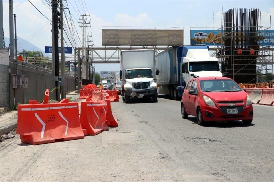 Desde Miguel Alemán y Bonifacio Salinas, en Guadalupe, hasta Bulevar Acapulco o Rómulo Garza, en San Nicolás, los conductores demoran hasta 40 minutos en recorrerlo.