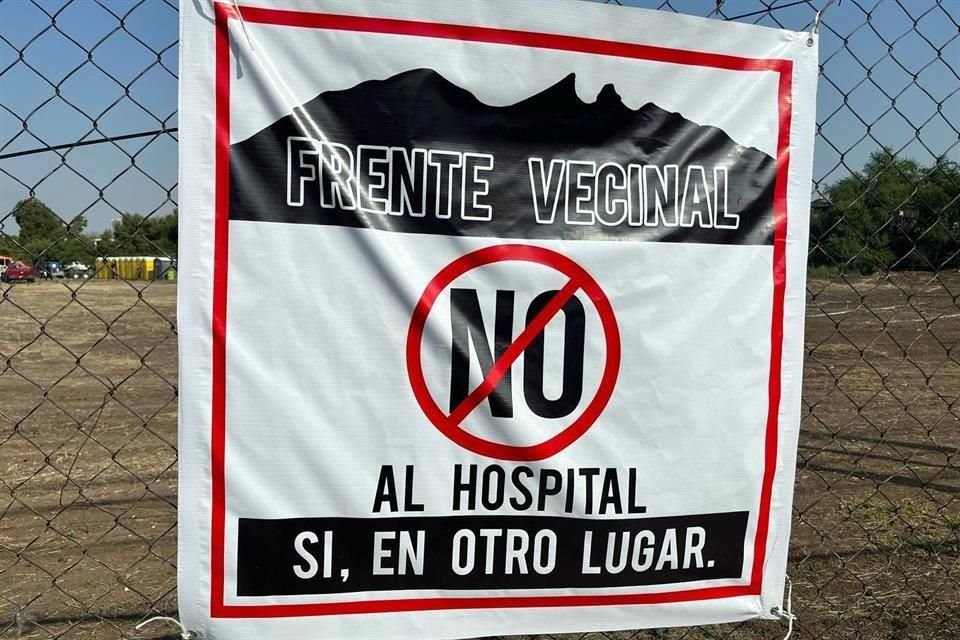 La protesta se realizó frente al predio donde se construye el hospital, sobre la Avenida Valparaíso.
