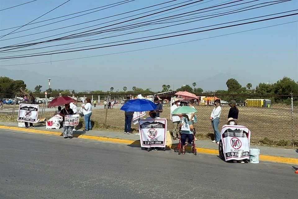 La protesta se realizó frente al predio donde se construye el hospital, sobre la Avenida Valparaíso.